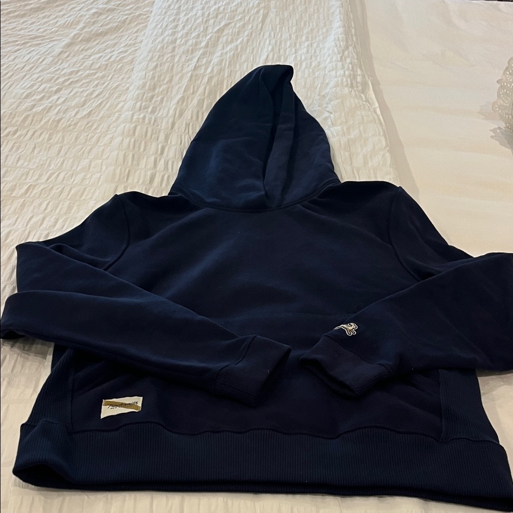 Tracksmith Dark Blue Sweatshirt with Logo Patch lightly worn size medium